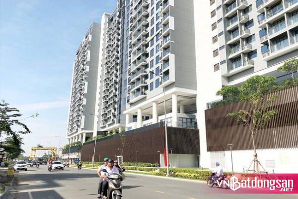 Giá thấp hơn 30% nhưng người mua lại thờ ơ với căn hộ dự án cũ?